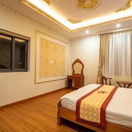 Tri Tam Hotel - Khach San Tri Tam Ben Luc Exteriör bild