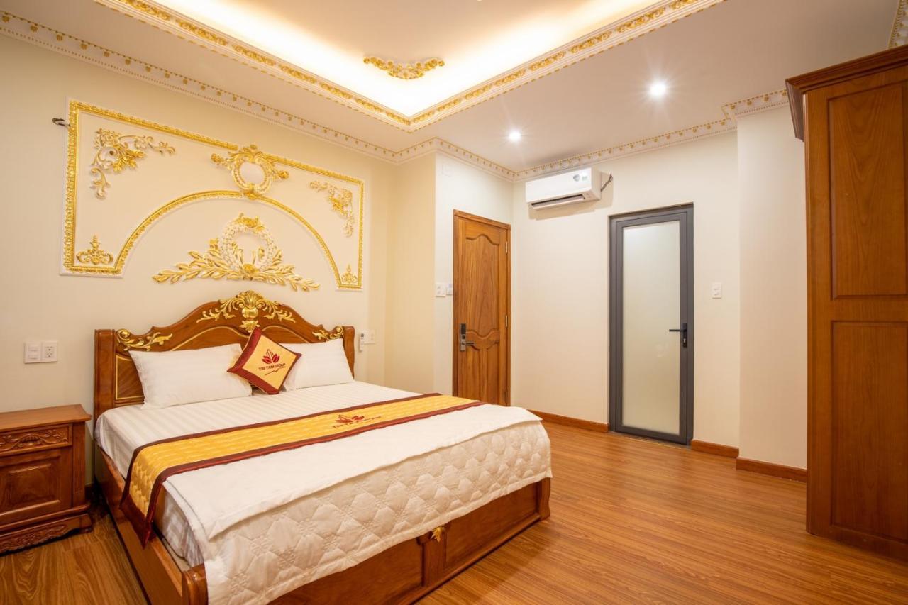 Tri Tam Hotel - Khach San Tri Tam Ben Luc Exteriör bild