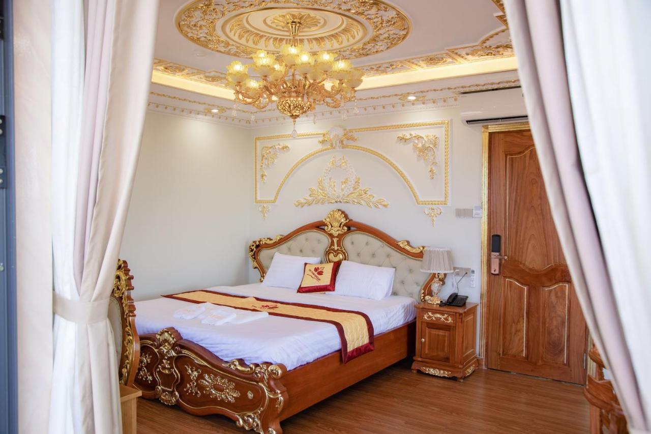 Tri Tam Hotel - Khach San Tri Tam Ben Luc Exteriör bild