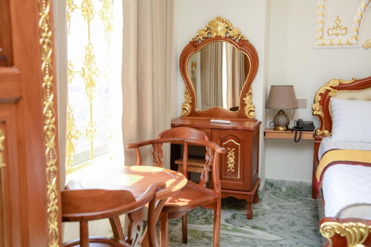 Tri Tam Hotel - Khach San Tri Tam Ben Luc Exteriör bild