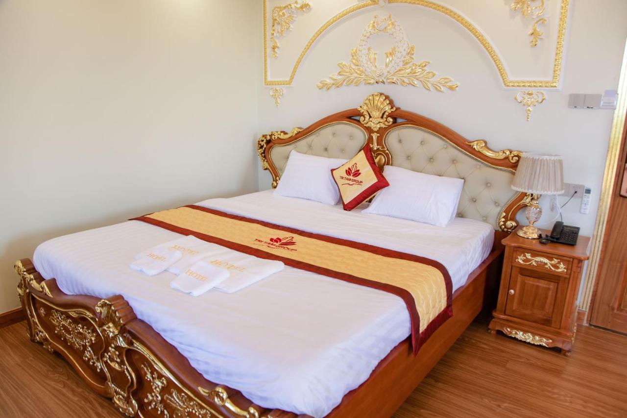 Tri Tam Hotel - Khach San Tri Tam Ben Luc Exteriör bild