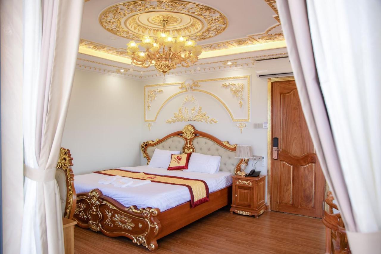 Tri Tam Hotel - Khach San Tri Tam Ben Luc Exteriör bild