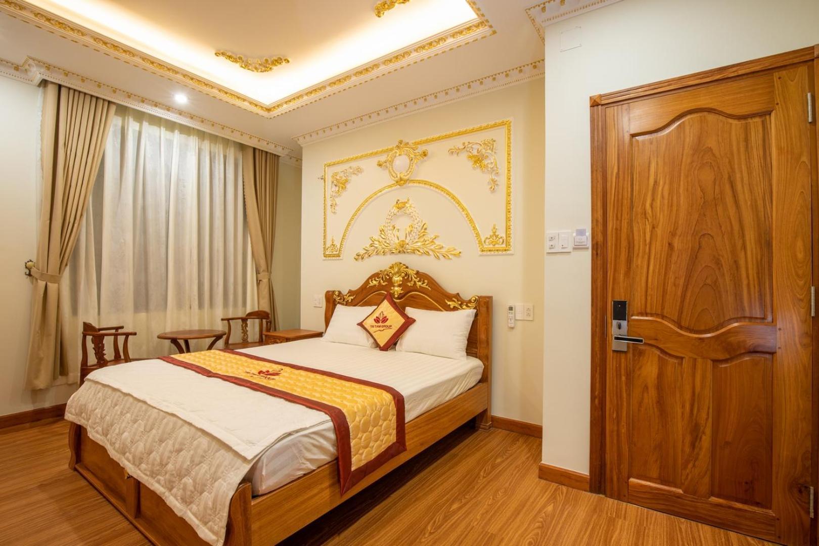 Tri Tam Hotel - Khach San Tri Tam Ben Luc Exteriör bild